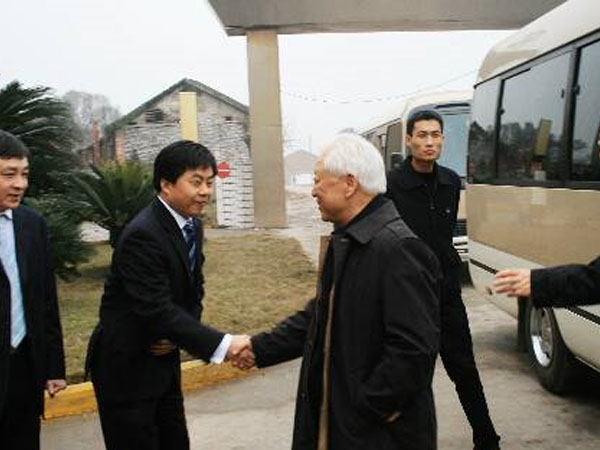 周铁农视察久大公司舒坪制盐基地